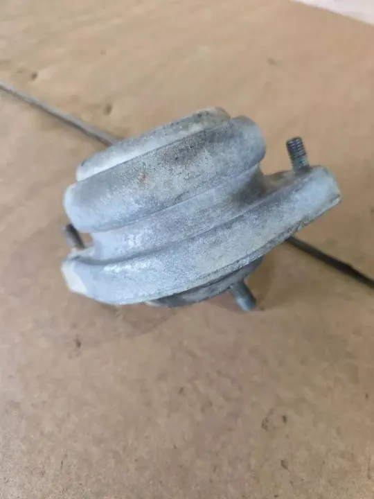 BMW 7 E38 voorste motorophanging OEM 22111097252 image 5