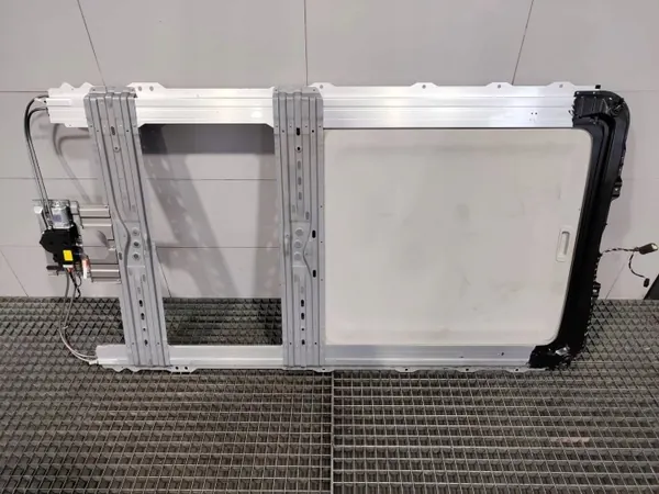Subaru Schiebedachmotor OEM AOP45998 - Gebraucht image 3