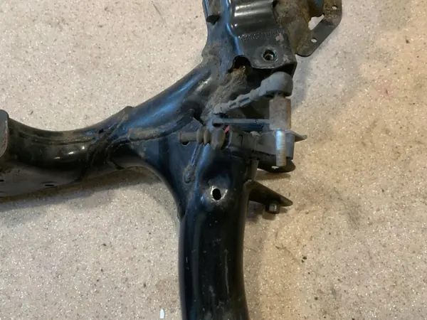 Estrutura Auxiliar Traseira Audi Q7 4M 2017 OEM 4M0500025 image 3