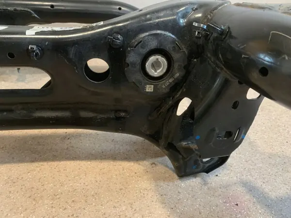 Estrutura Auxiliar Traseira Audi Q7 4M 2017 OEM 4M0500025 image 5