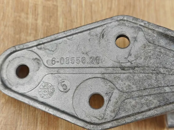Avgasfäste OEM 8632096 för BMW X6 G06 image 4