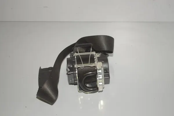 Front Right Seat Belt BMW F40 image 2