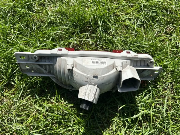 Lanterna de neblina traseira Toyota CHR 16- OEM 81480-F4010 image 2