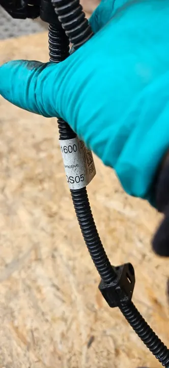 Manguera AdBlue Mercedes-Benz OE A9064701600 - Usado image 7