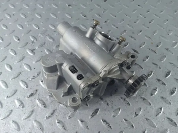 Gebruikte oliepomp OEM 06H115105BL VW Passat B8 image 4