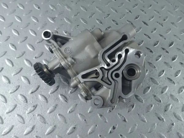 Gebruikte oliepomp OEM 06H115105BL VW Passat B8 image 5