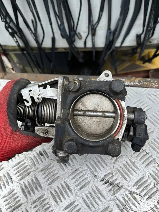 BMW E39 2.0 Drosselklappe image 2