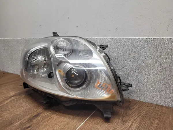 Toyota Auris I Faro Derecho Delantero image 2