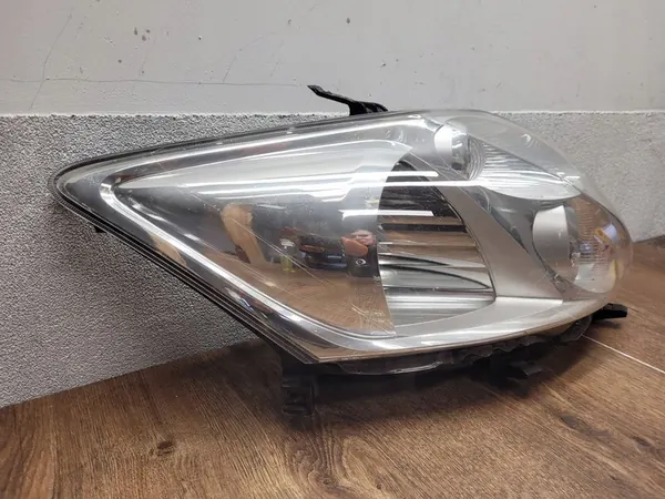 Toyota Auris I Faro Derecho Delantero image 3