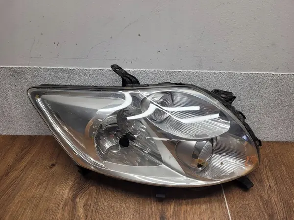 Toyota Auris I Faro Derecho Delantero image 4