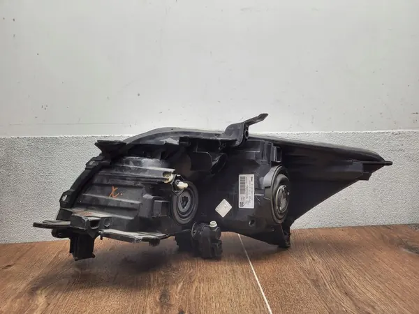 Toyota Auris I Faro Derecho Delantero image 8