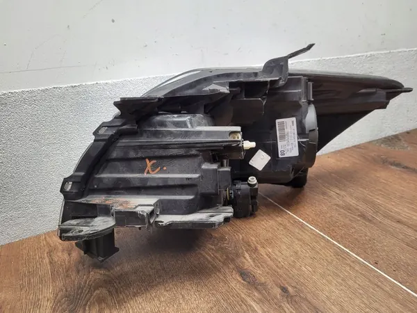 Toyota Auris I Faro Derecho Delantero image 9