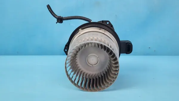 Toyota RAV4 V 19r Puhallin OEM - Käytetty image 3
