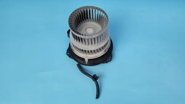 Toyota RAV4 V 19r Puhallin OEM - Käytetty image 4