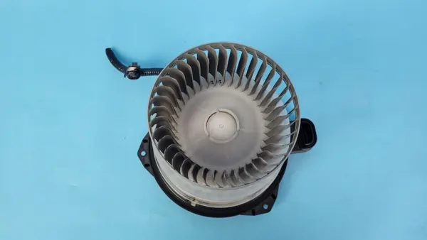 Toyota RAV4 V 19r Puhallin OEM - Käytetty image 6