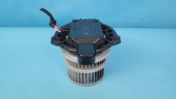 Toyota RAV4 V 19r Puhallin OEM - Käytetty image 9