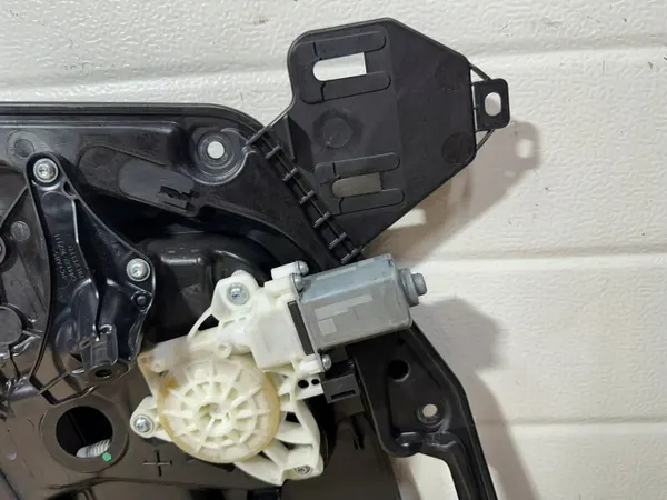 OEM A2137205105 Régulateur de vitre avant gauche Mercedes image 4