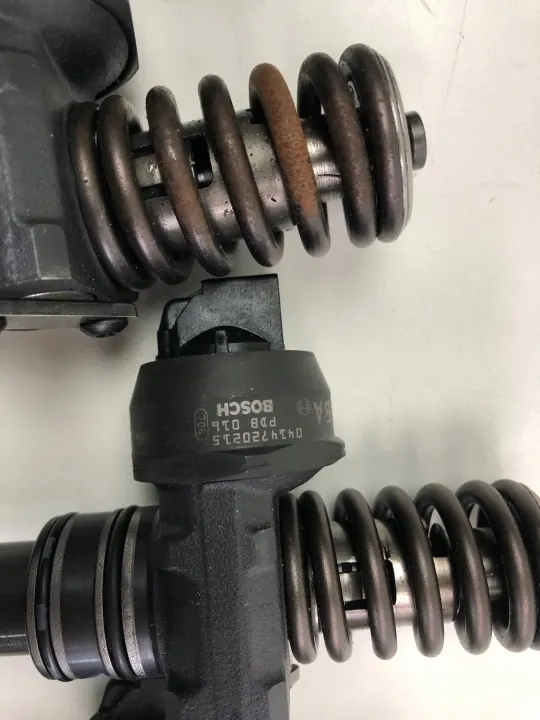 Bosch ruiskutusmäntä OEM 041472215 image 3