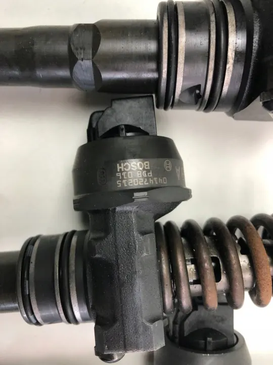 Bosch ruiskutusmäntä OEM 041472215 image 4