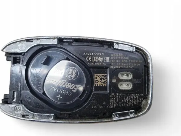 Chrysler Pacifica 2019 käynnistysavain OEM 68241532AC image 4