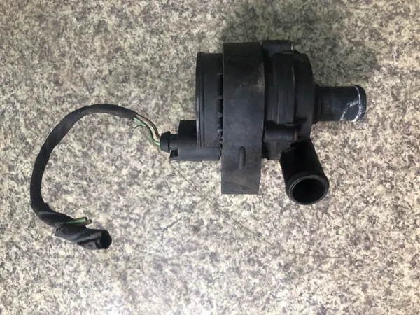 Auxiliary Water Pump BOSCH Mercedes W211 W164 W219 W251 image 4