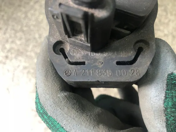 Auxiliary Water Pump BOSCH Mercedes W211 W164 W219 W251 image 5