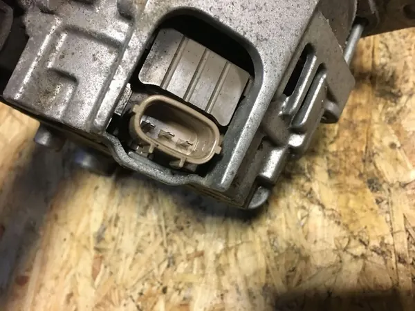 Nissan Navara D40 Alternator image 2