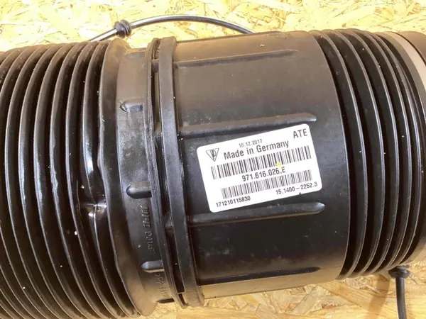 Porsche Panamera Bakre luftfjädring OEM 971616026e image 7