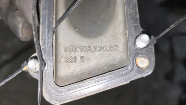 Raccord d'entrée liquide de refroidissement Porsche 9961062206R image 3