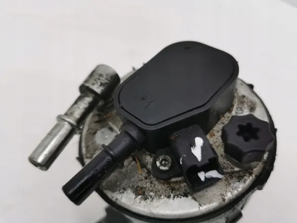 Volvo V50 2009 Bränslefilter OEM 10R0513715 image 3
