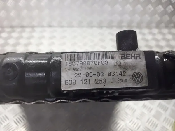 Radiador de agua VW Polo IV 1.4 FSI OEM 6Q0121253J image 2