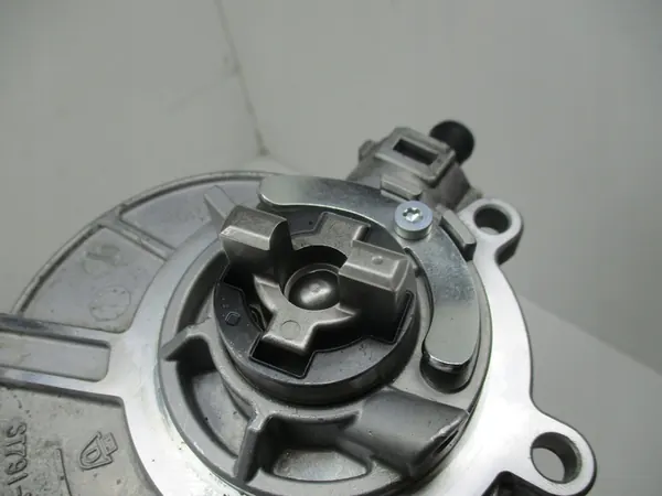 Audi Q7 A6 3.0 Imupumppu 06E145100AA image 4