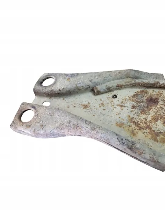 Nedre kylarfäste KIA Carens II image 4