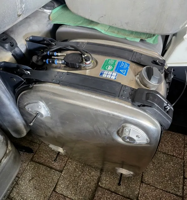 Scania 200L bränsletank OEM 2710455 - Begagnad image 3