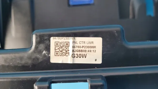 Kia Sorento IV Alapaneeli OEM 84760-P2300 image 10