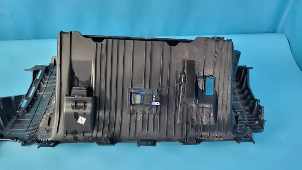 Kia Sorento IV Alapaneeli OEM 84760-P2300 image 8