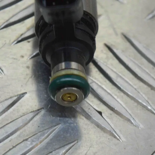 Iniettore VW TIGUAN 2.0L 06G906036B image 5