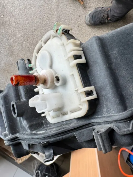 Réservant AdBlue OEM 9806830680 d'occasion Citroen Expert image 3