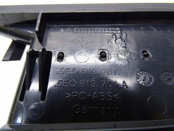 Linker voor dashboard ventilatierooster OEM 5E0819701A image 6