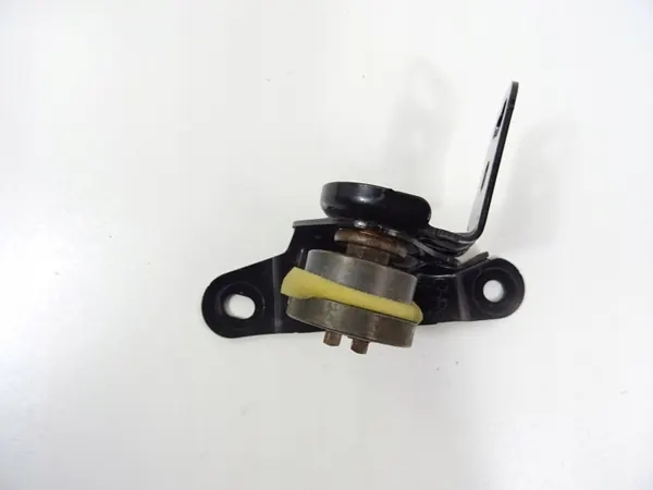 Mazda 6 baksätes gångjärnsfäste vänster OEM 2013-2016 image 5