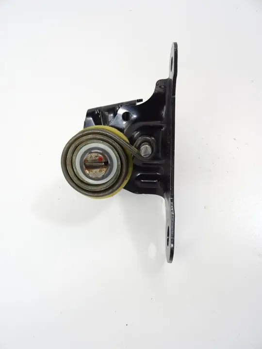 Mazda 6 baksätes gångjärnsfäste vänster OEM 2013-2016 image 7