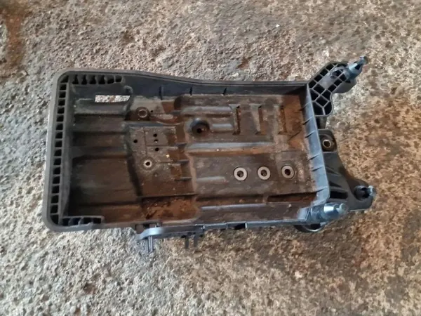 Support batterie VW OEM 5QF015325B pour Touran 2.0L Diesel image 4