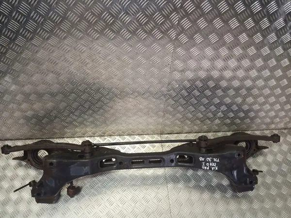 Taka-Akselipalkki OEM BELKA ZAWIESZENIA TYŁ image 2