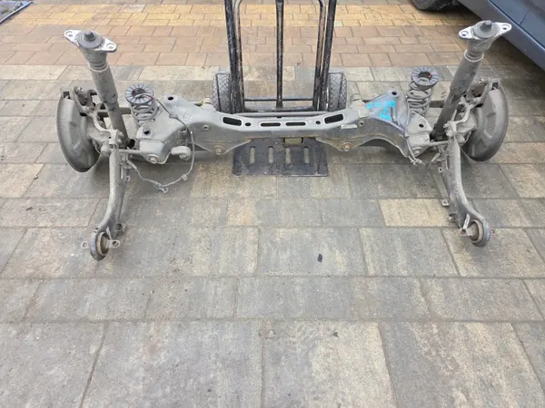 OEM BELKA ZAWIESZENIE Taka-akselipalkki Kia Ceed II image 2