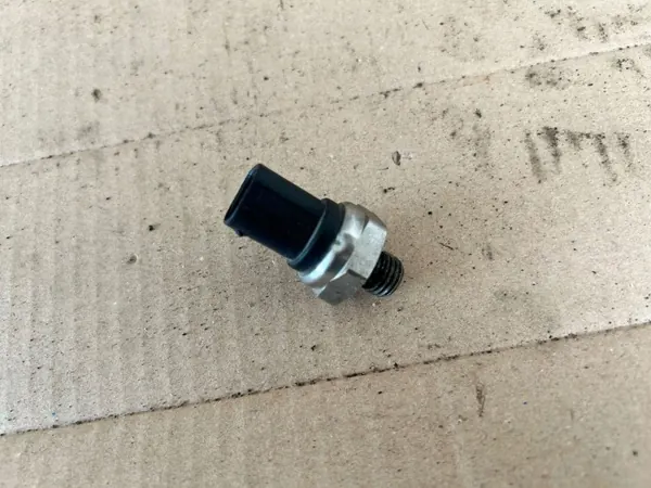 Sensor Presión Combustible Mercedes OEM A0061536028 image 2