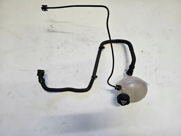 Depósito de elevação Opel Corsa F, tubo equalizador OEM 9824360080 image 2