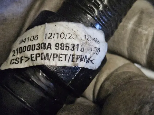 Depósito de elevação Opel Corsa F, tubo equalizador OEM 9824360080 image 3