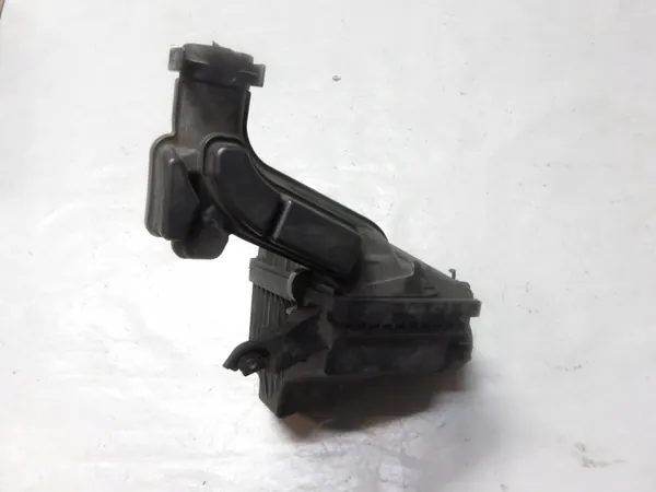 Nissan Luftfilterhus OEM WIT6317 - Begagnad image 4