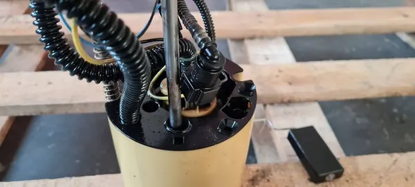 Bomba de Combustível Audi A6 C6 2.0 TDI 4F0919088P image 3