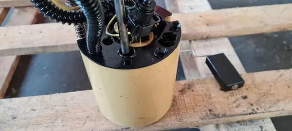 Bomba de Combustível Audi A6 C6 2.0 TDI 4F0919088P image 4